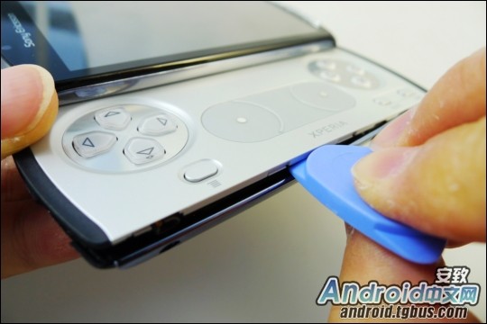 Das Playstation Phone wird zerlegt (4)